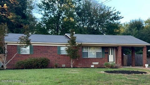 Homes For Sale - 105 Southern Avenue<br/> Senatobia, MS 38668