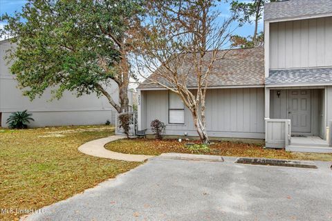 Townhouse For Sale - 223 Highpoint Drive<br/> Diamondhead, MS 39525