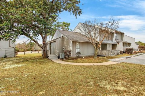 Townhouse For Sale - 223 Highpoint Drive<br/> Hancock County, Diamondhead, MS 39525