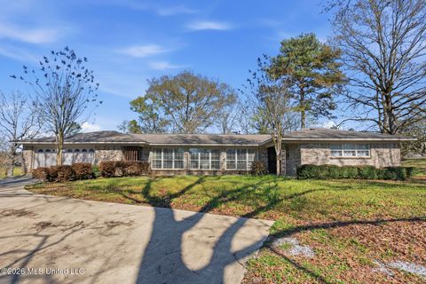 Homes For Sale - 2021 Highway 35<br/> Walnut Grove, MS 39189