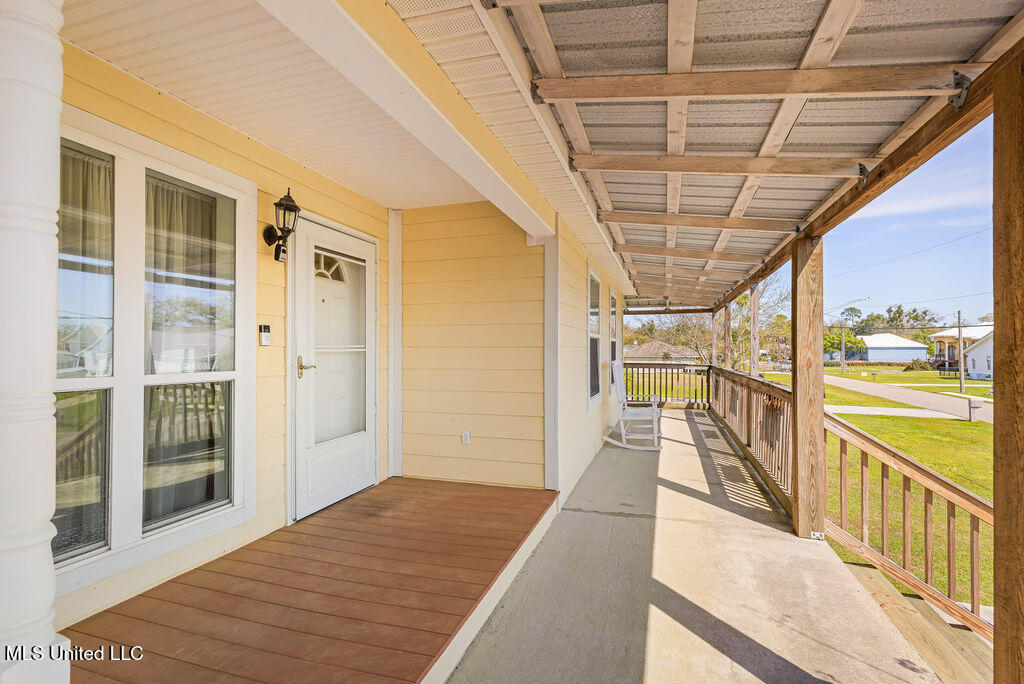 210 S Seashore Avenue, Long Beach, Mississippi image 5