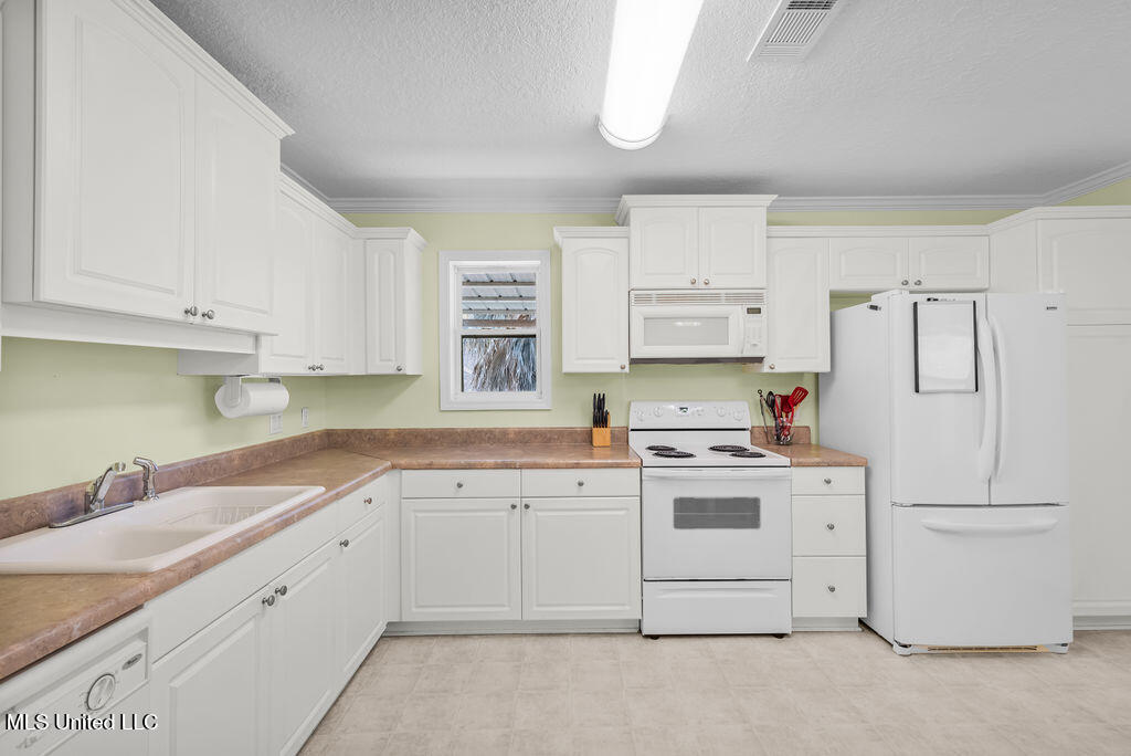 210 S Seashore Avenue, Long Beach, Mississippi image 11
