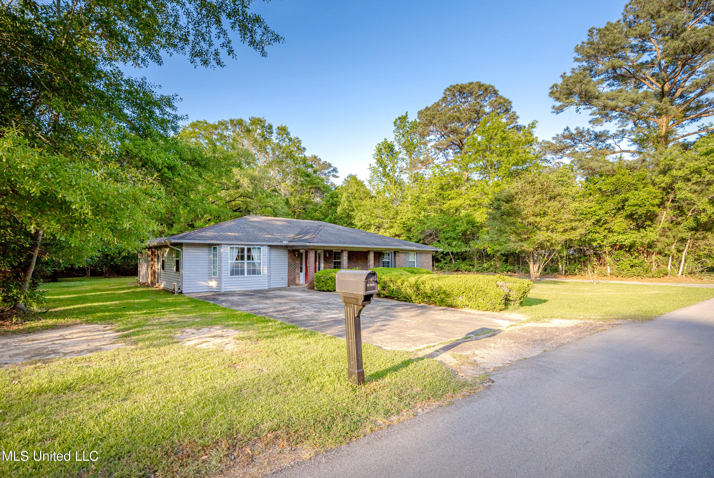 9724 Parkland Court, Moss Point, Mississippi image 3
