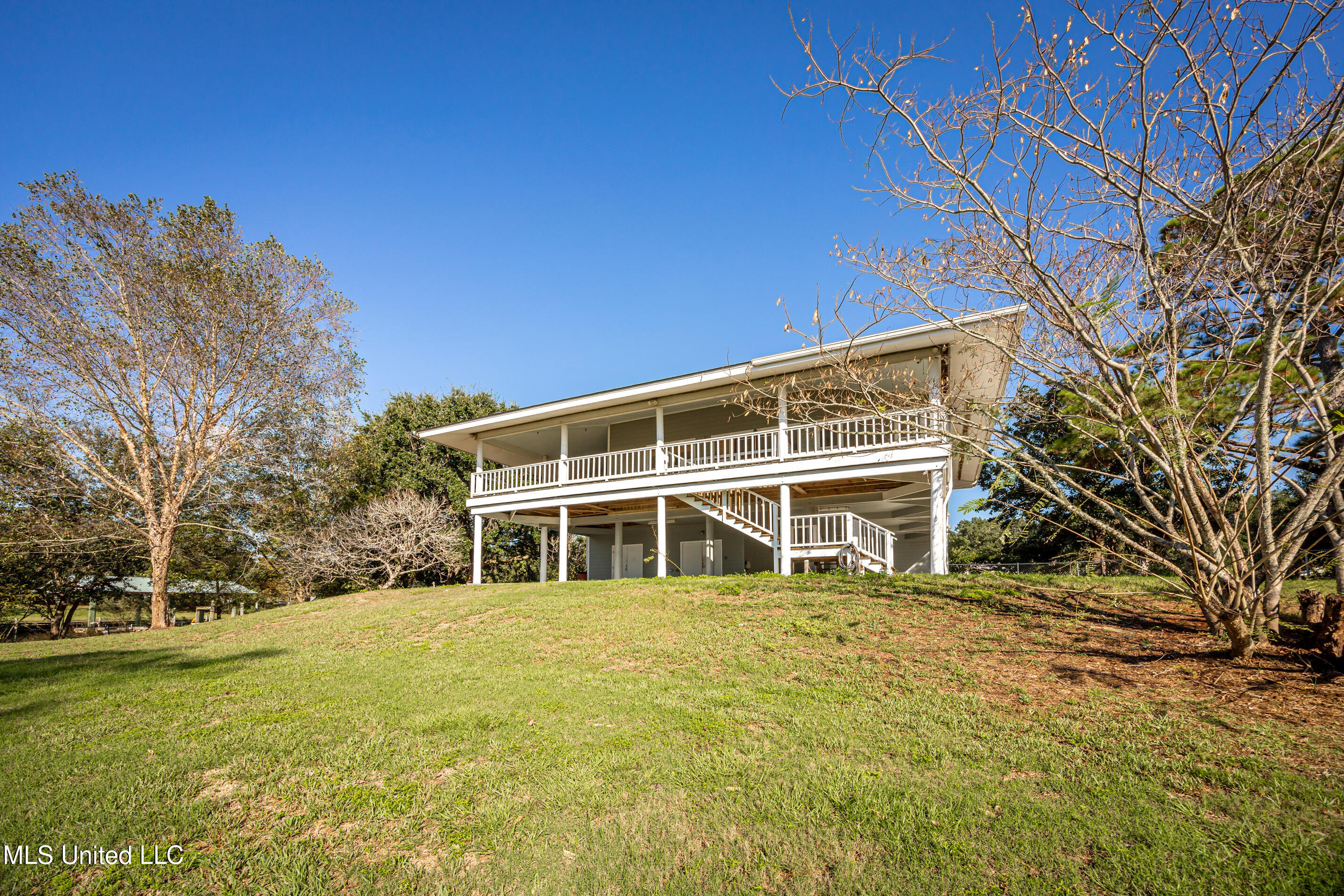 6001 Switzer Cove, Ocean Springs, Mississippi image 2