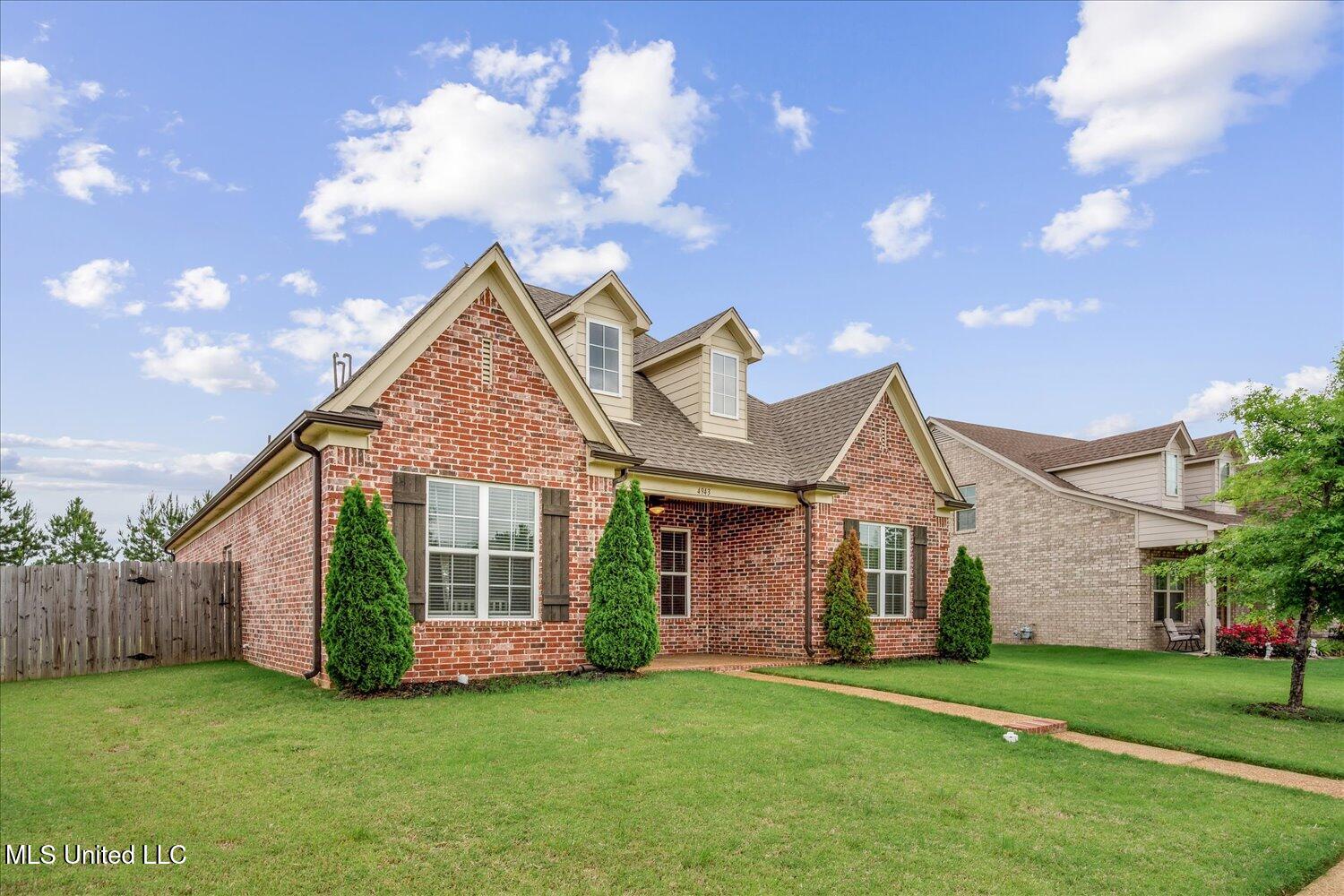 4943 W Margarette Circle, Olive Branch, Mississippi image 2