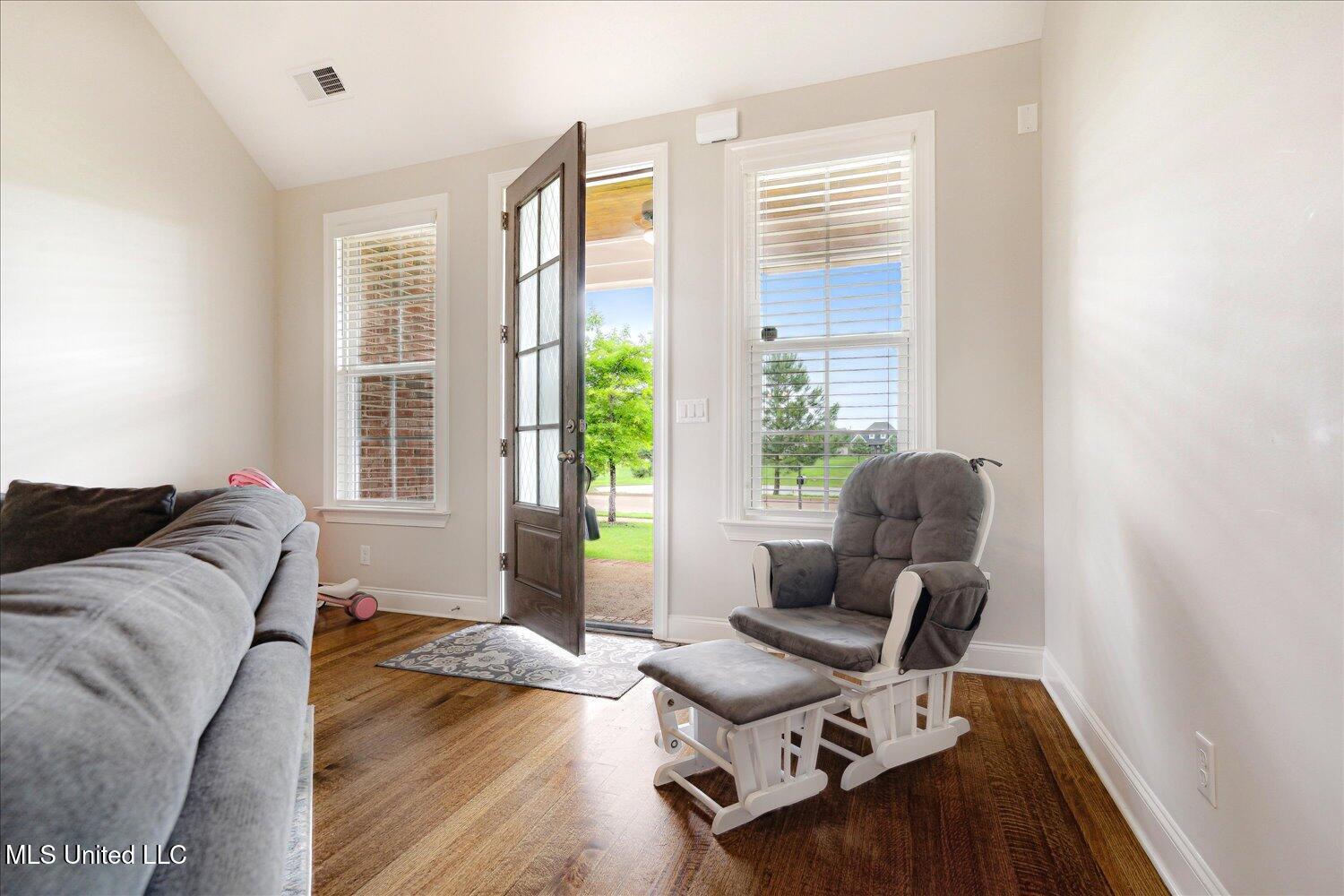 4943 W Margarette Circle, Olive Branch, Mississippi image 11