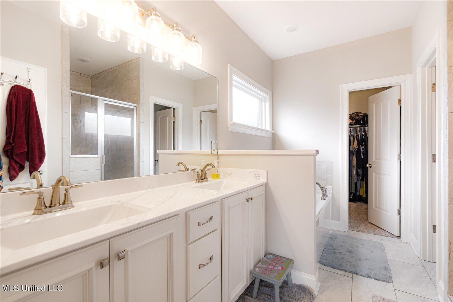 4943 W Margarette Circle, Olive Branch, Mississippi image 25
