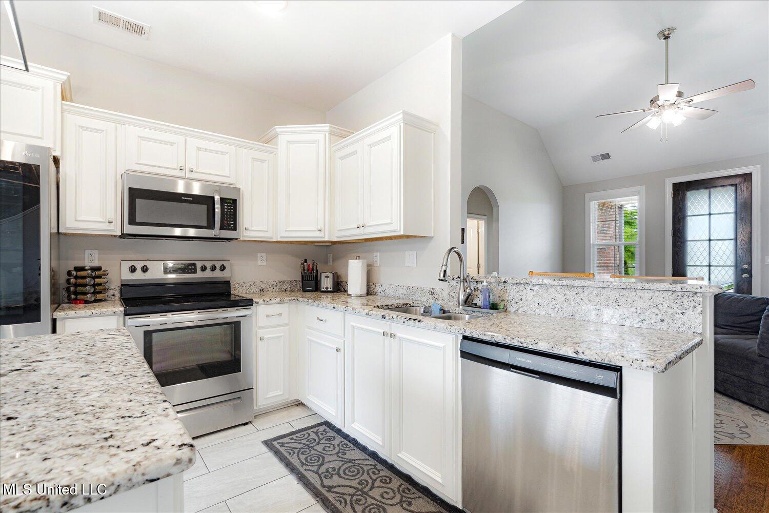 4943 W Margarette Circle, Olive Branch, Mississippi image 16
