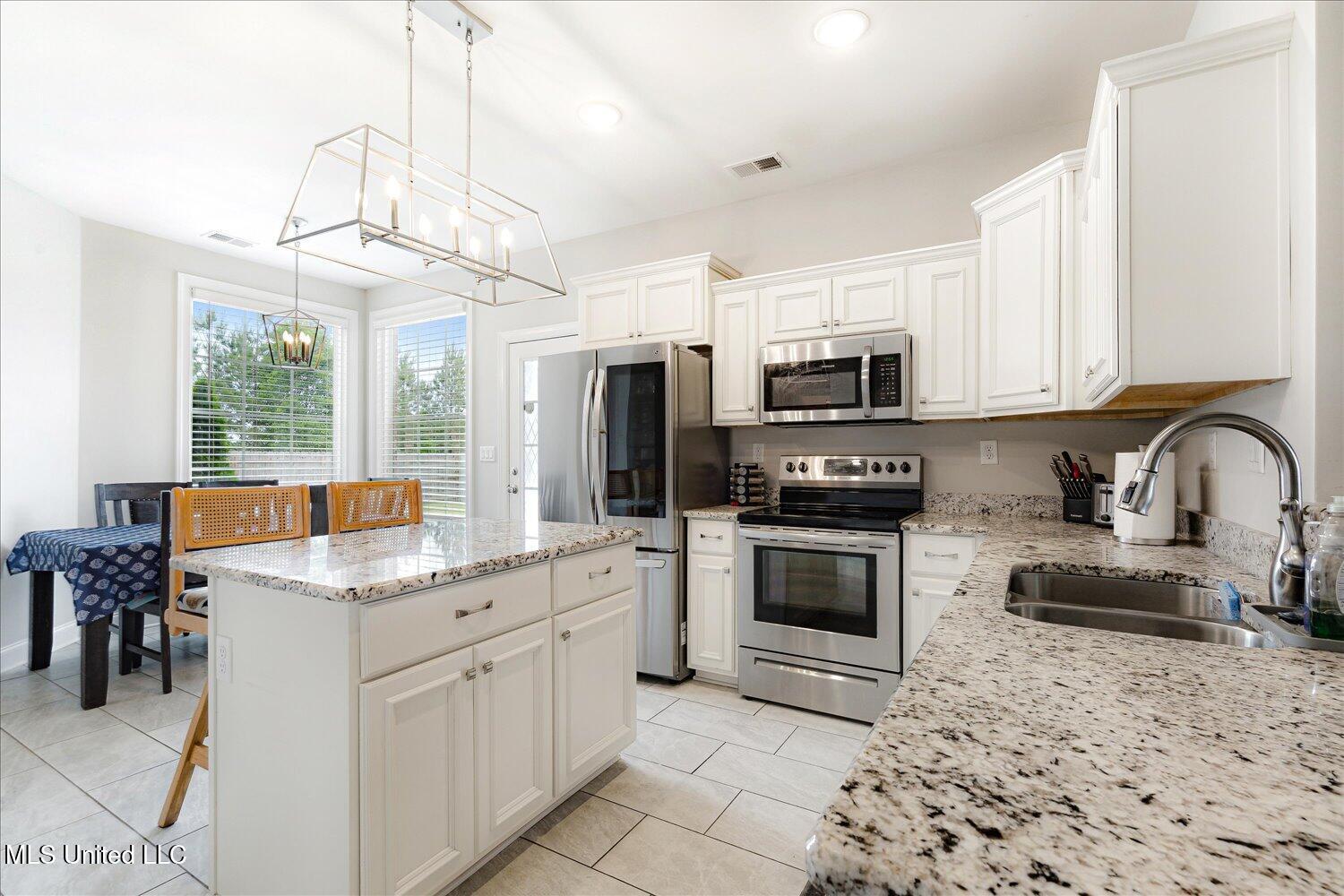 4943 W Margarette Circle, Olive Branch, Mississippi image 17