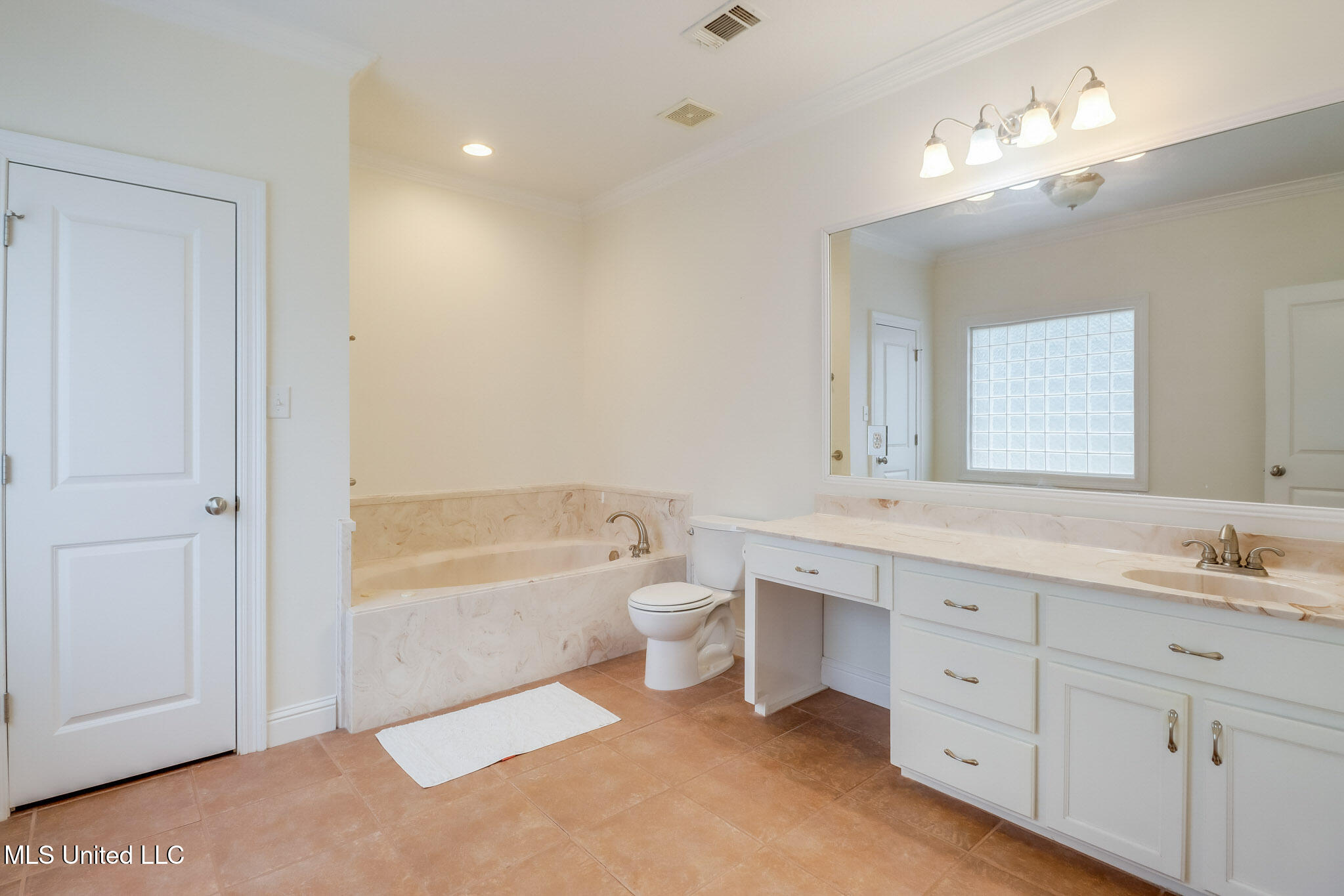 6811 Old Fort Bayou Road, Ocean Springs, Mississippi image 17