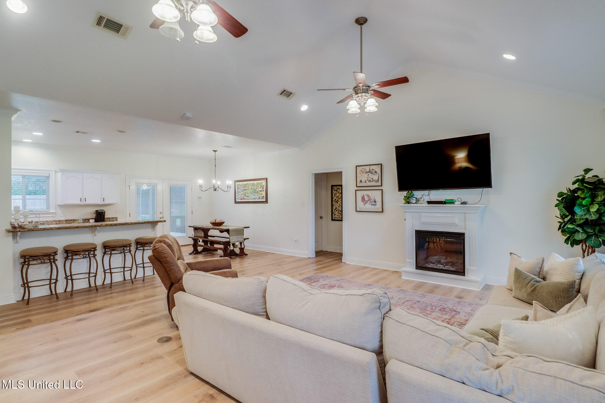 6811 Old Fort Bayou Road, Ocean Springs, Mississippi image 8
