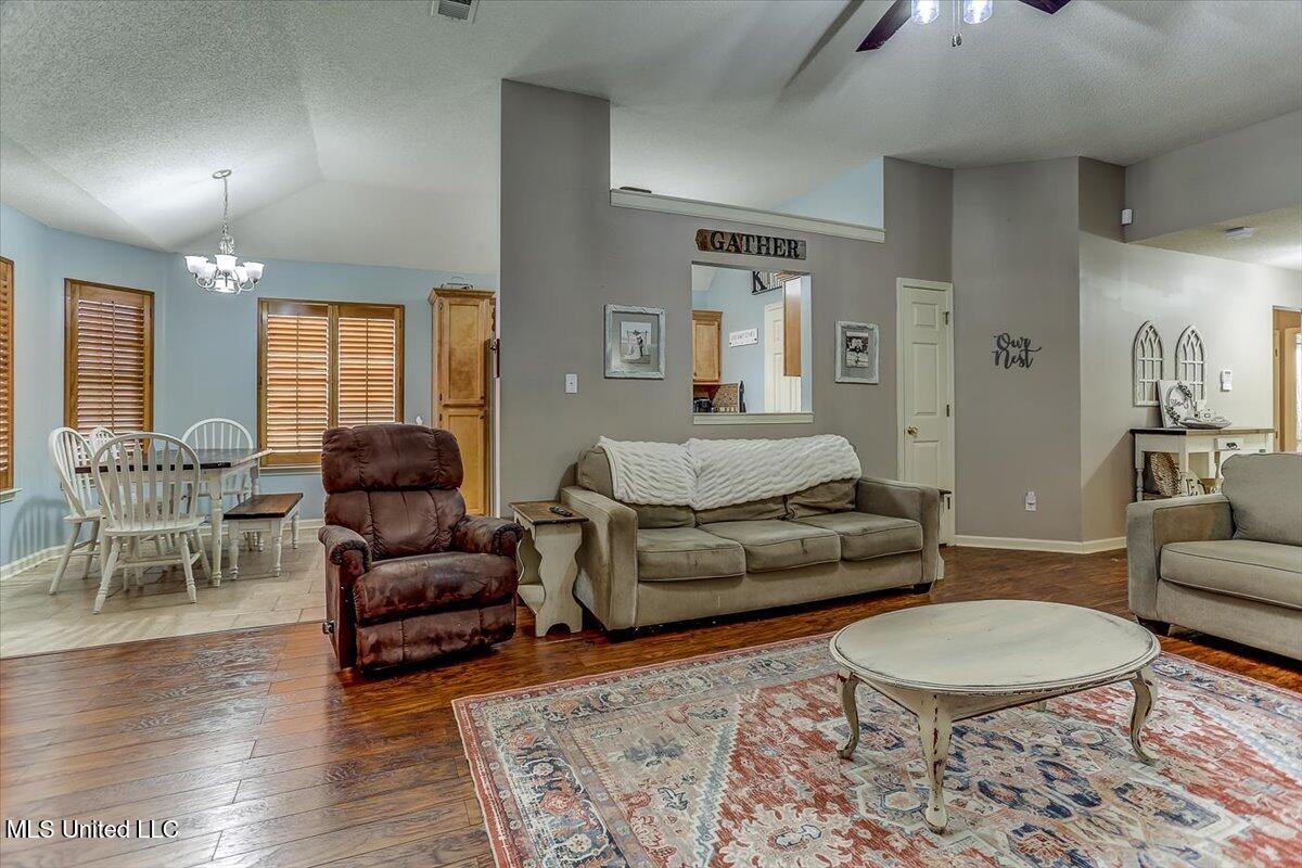 5925 Stafford Drive, Southaven, Mississippi image 8