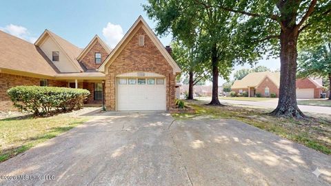 Townhouse For Sale - 7158 Greenbriar Drive<br/> Desoto County, Southaven, MS 38671