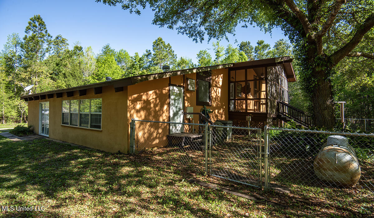 301 Jeff Davis Avenue, Waveland, Mississippi image 3