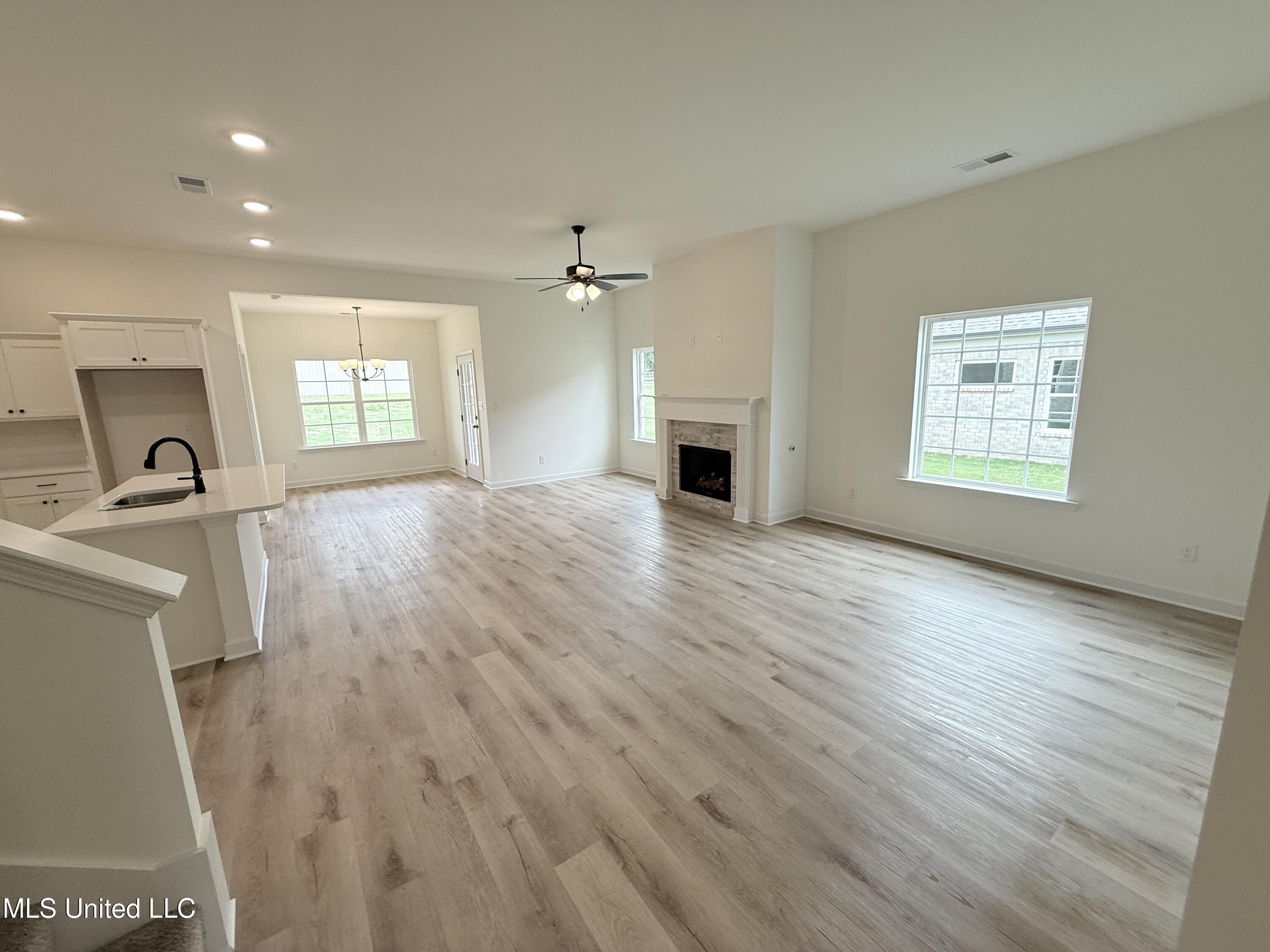 6360 Acorn Way, Walls, Mississippi image 7