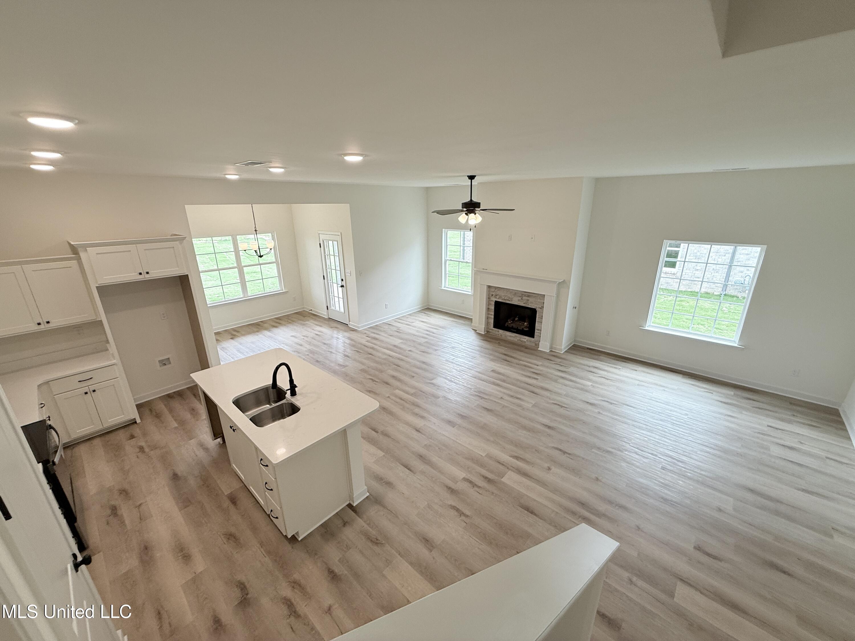 6360 Acorn Way, Walls, Mississippi image 8