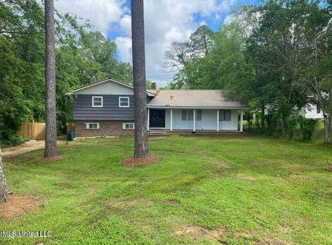 Homes For Sale - 118 W Leavell Woods Drive<br/> Hinds County, Jackson, MS 39212