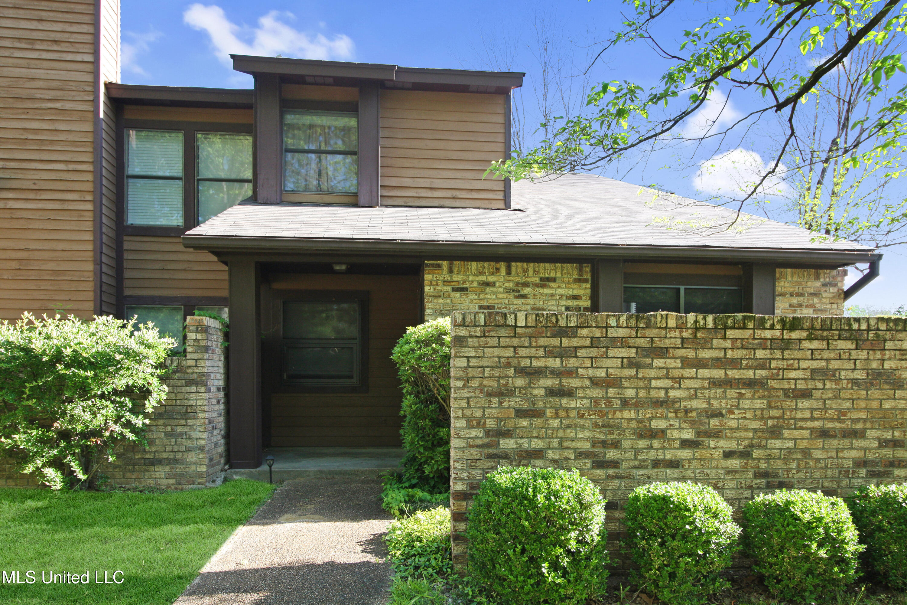 18 Shore Drive, Clinton, Mississippi image 2