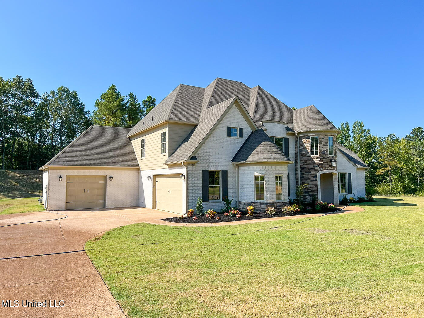 11283 Vickis Lane, Olive Branch, Mississippi image 3