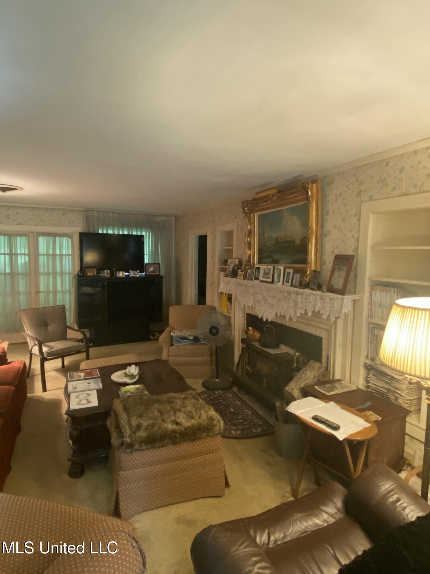 210 Colonial Circle, Jackson, Mississippi image 5