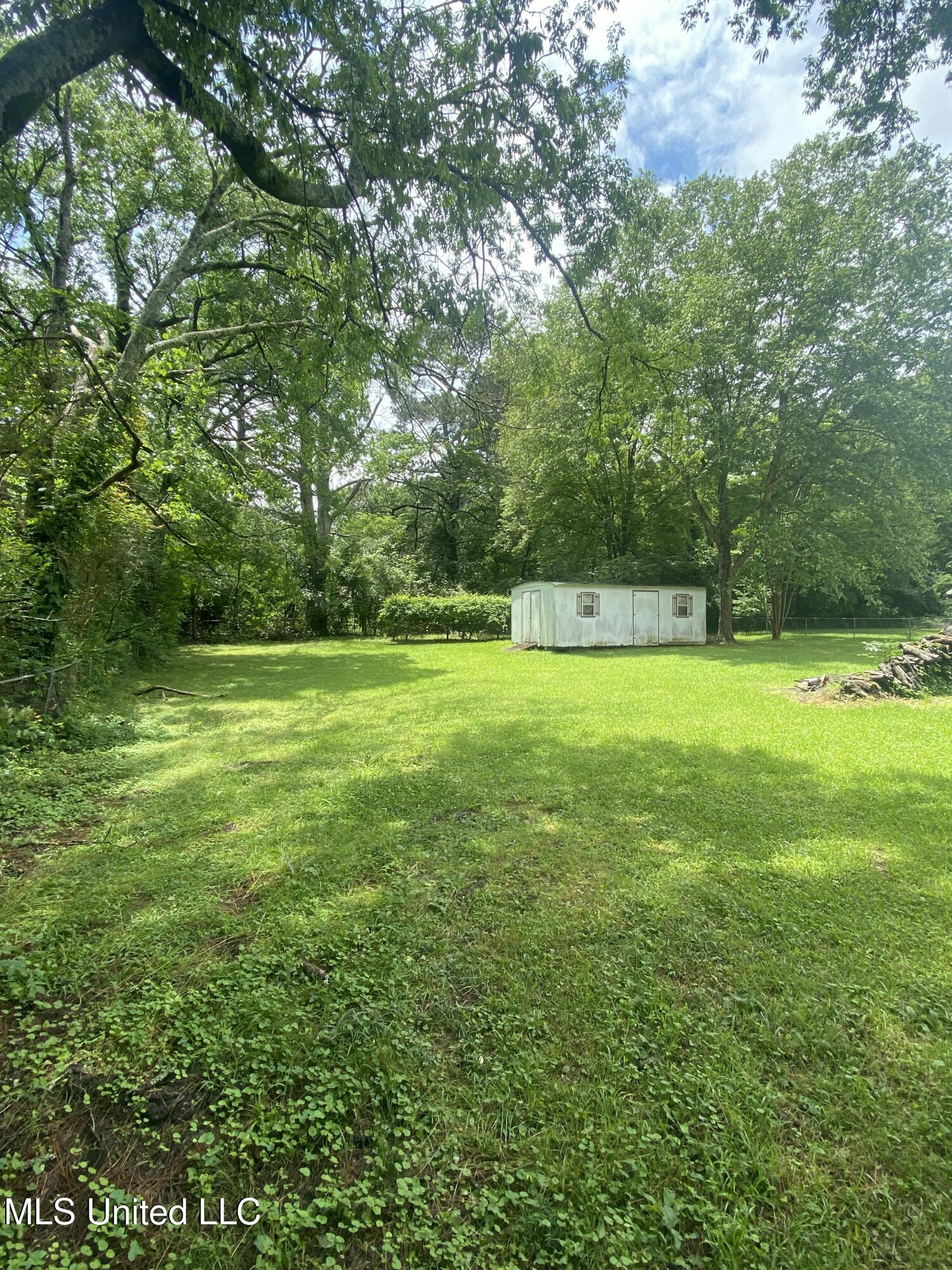 210 Colonial Circle, Jackson, Mississippi image 4