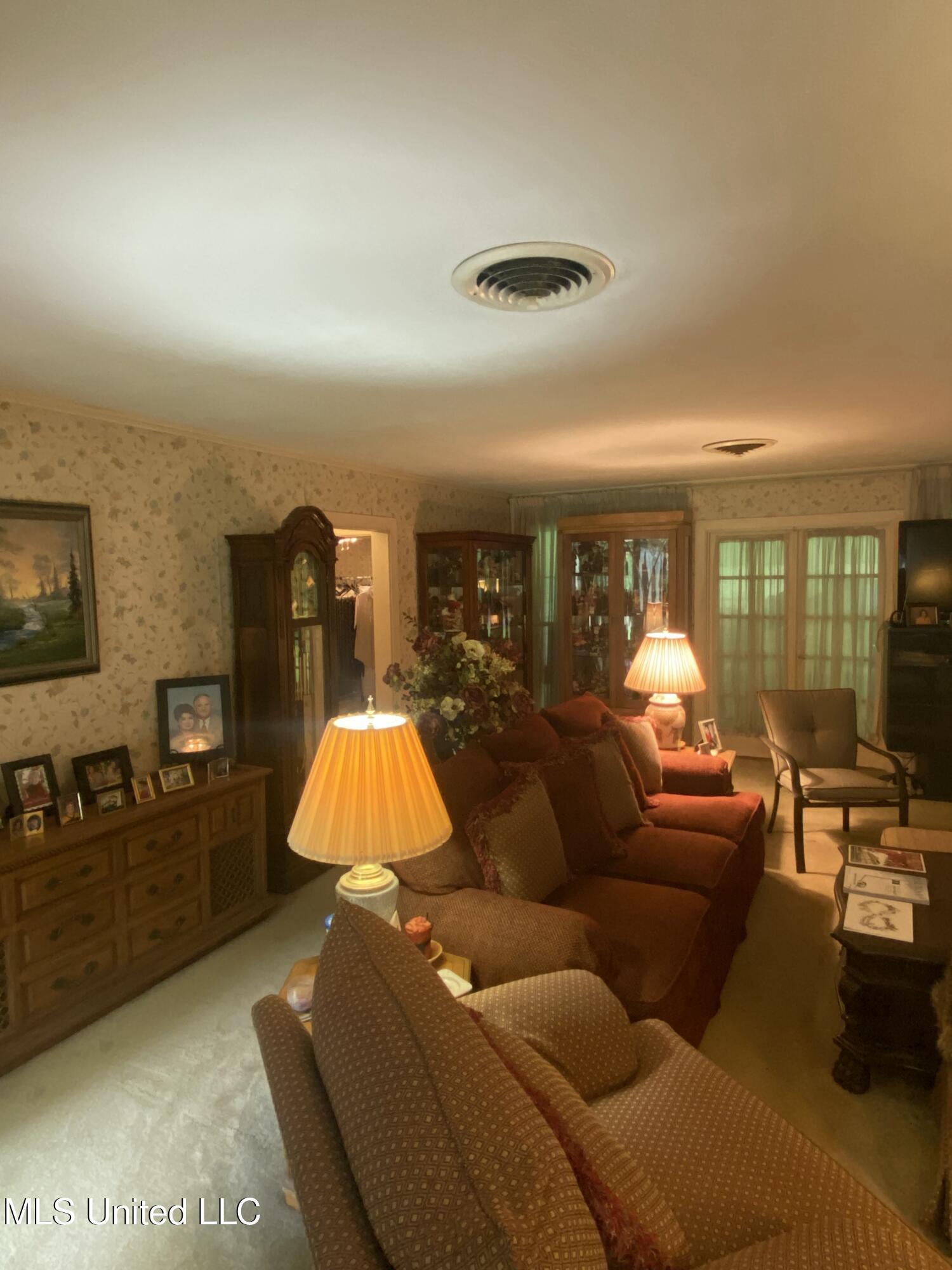 210 Colonial Circle, Jackson, Mississippi image 7
