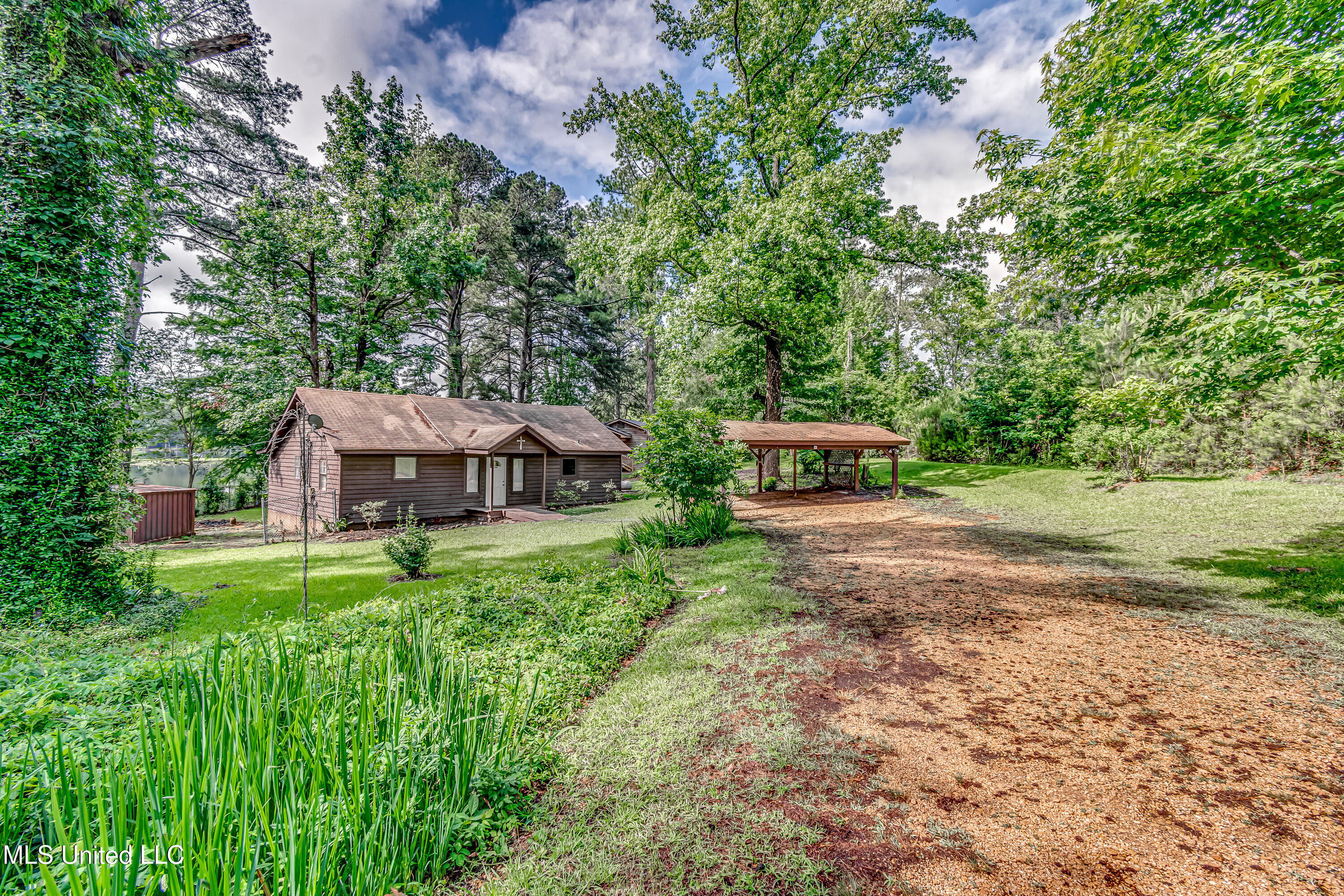 207 W Dewey Camp Drive, Florence, Mississippi image 1