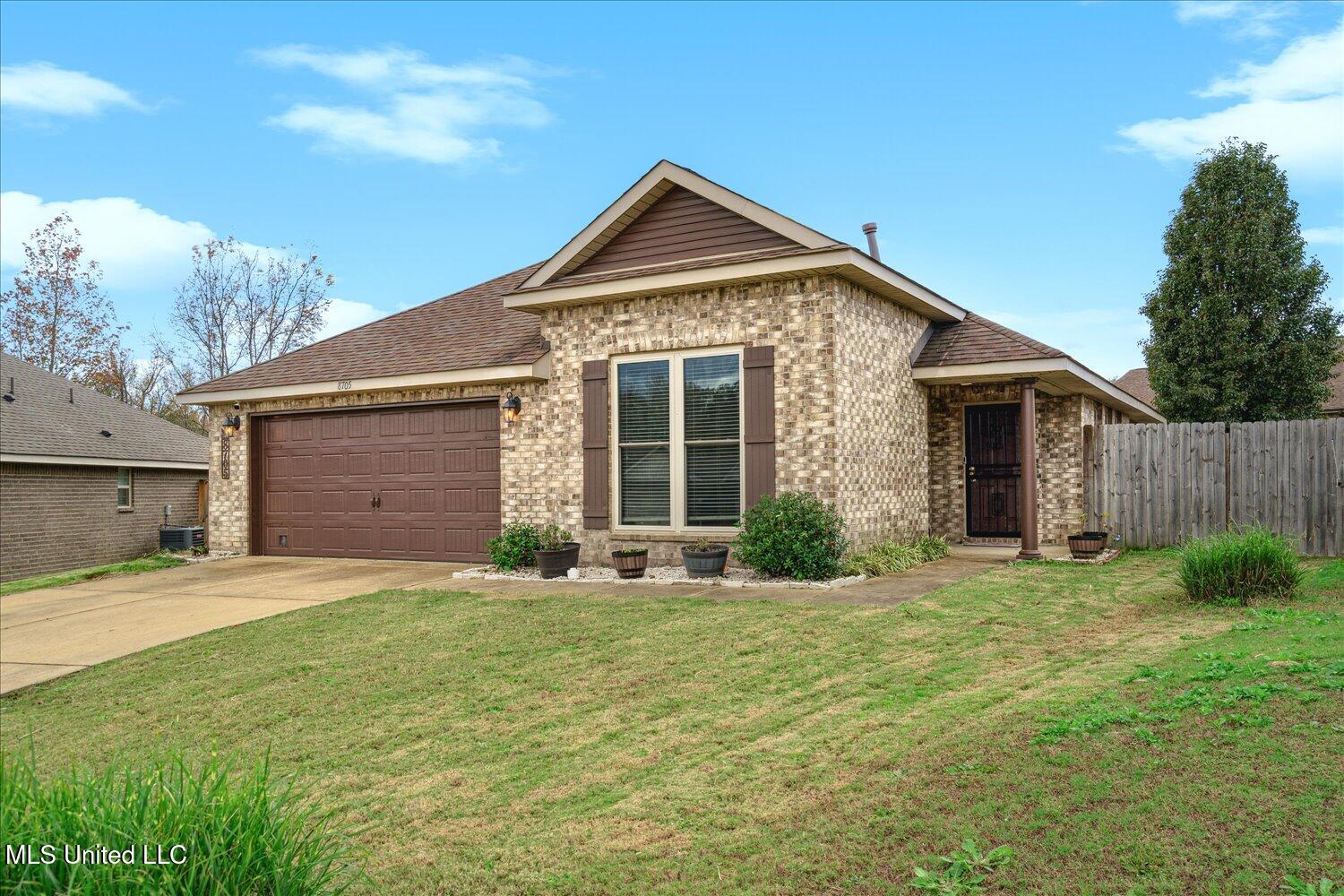 8705 Hanson Cove, Southaven, Mississippi image 1