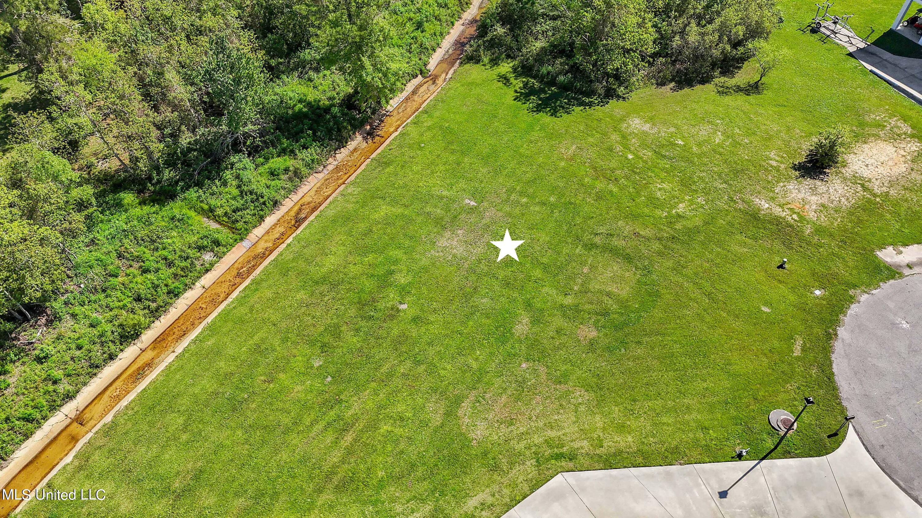 Sarahs Lane, Bay Saint Louis, Mississippi image 7