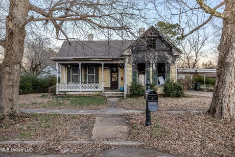 Homes For Sale - 165 S Randolph Street<br/> Marshall County, Holly Springs, MS 38635