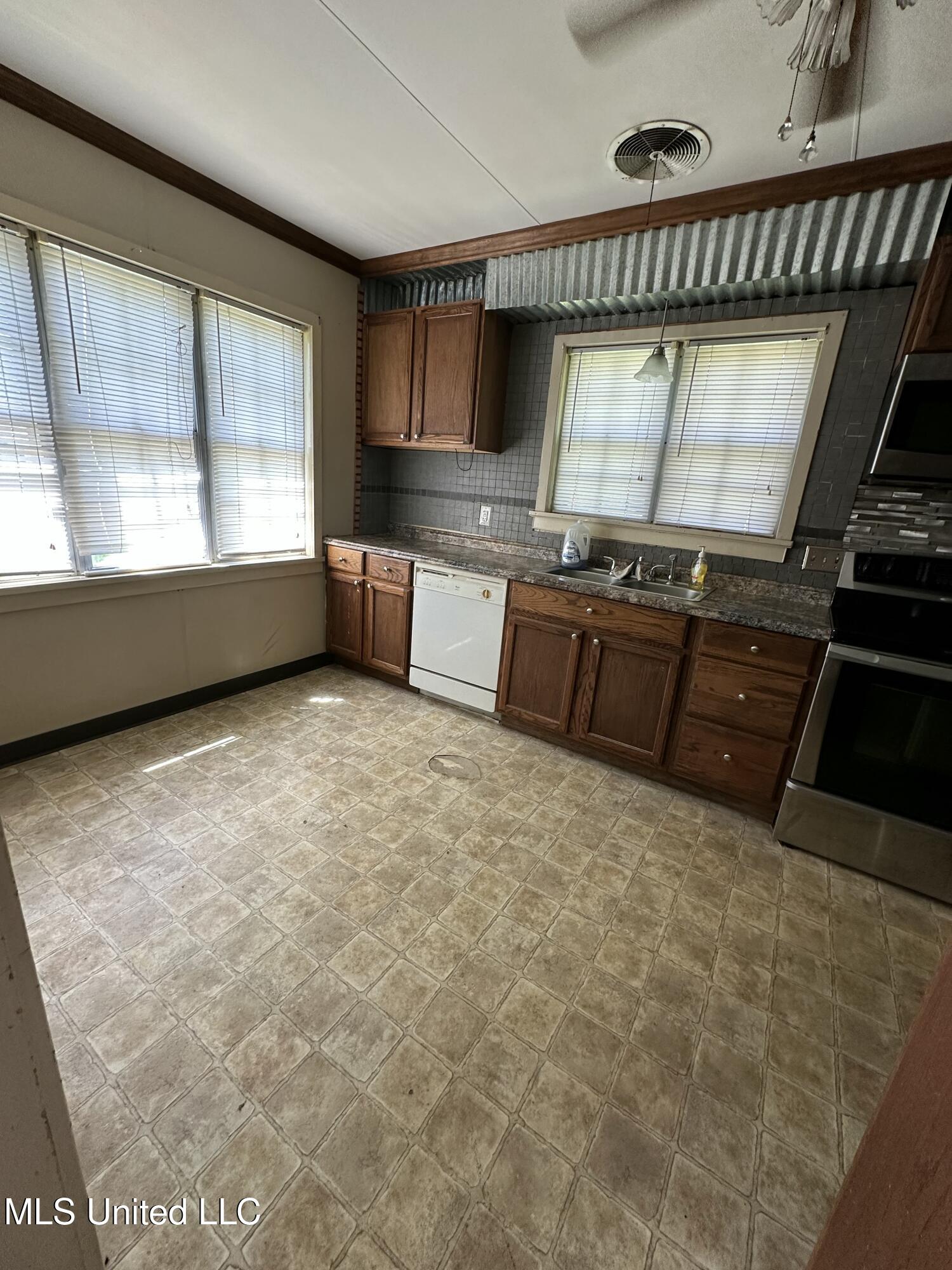 409 S Decatur Street, Union, Mississippi image 9