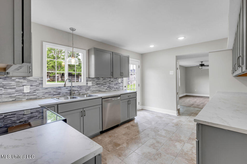 8 Katherine Place, Gulfport, Mississippi image 18