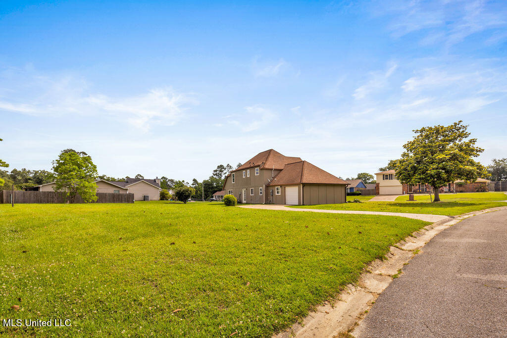 8 Katherine Place, Gulfport, Mississippi image 2