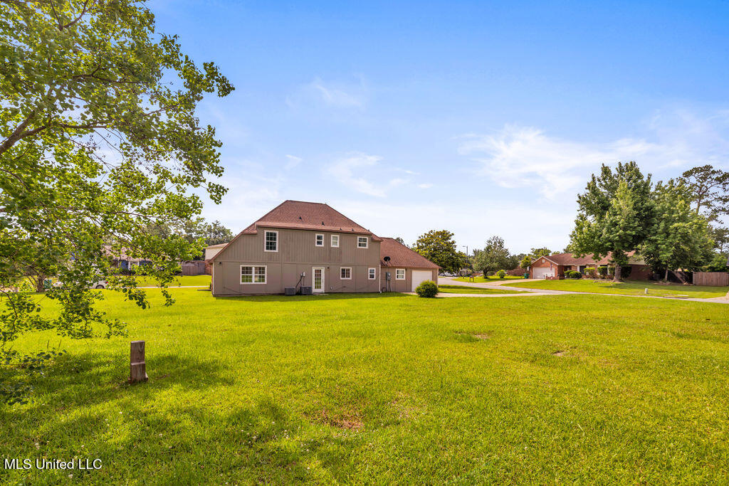 8 Katherine Place, Gulfport, Mississippi image 3