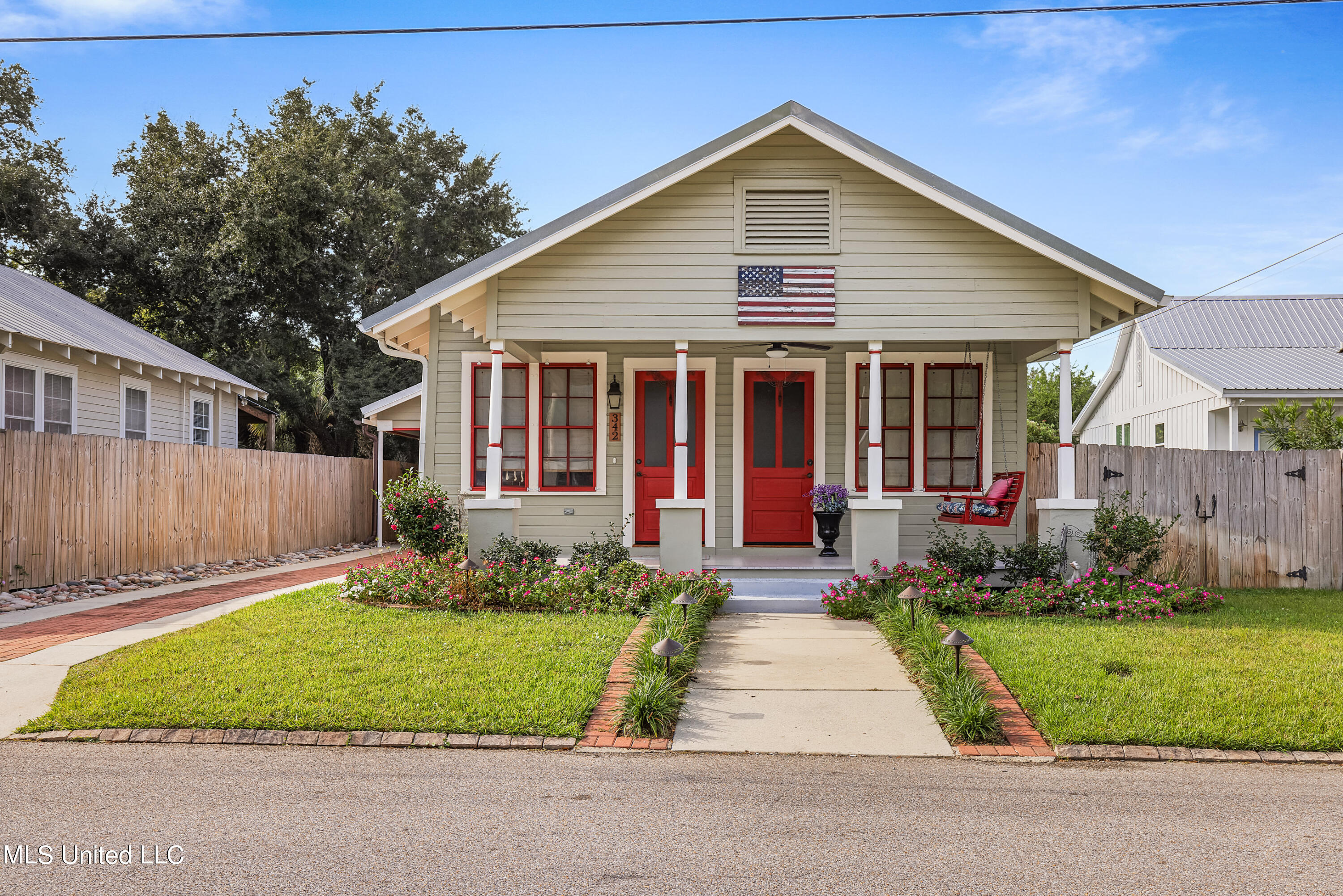 342 St John Street, Bay Saint Louis, Mississippi image 1