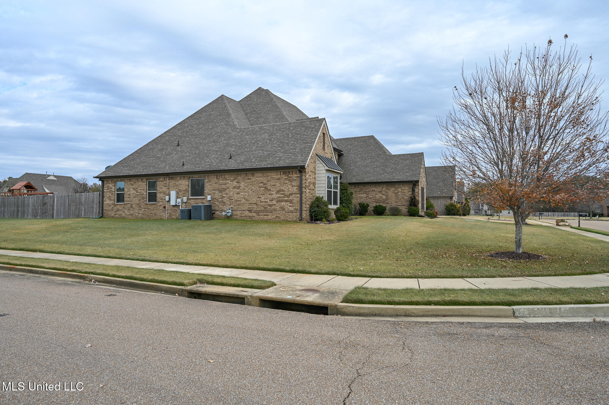 7070 E Hawks Crossing Drive, Olive Branch, Mississippi image 4