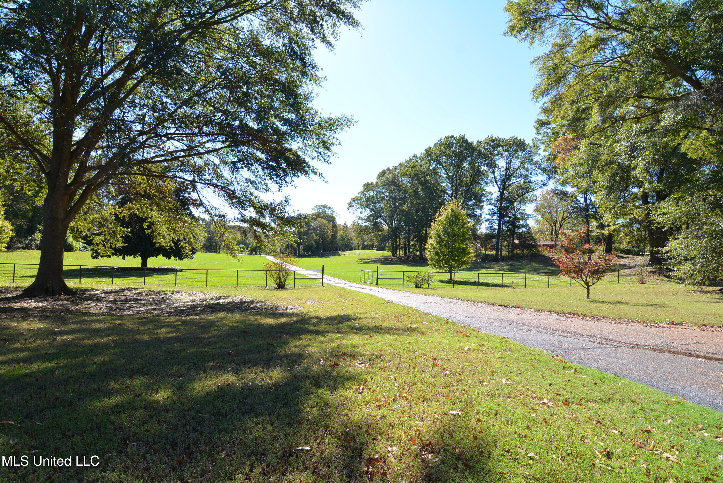 5284 W Oak Grove Road, Hernando, Mississippi image 33