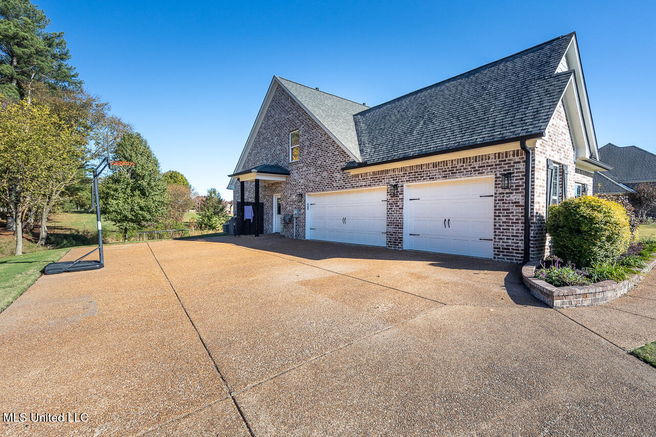 4578 Pleasant Breeze Drive, Olive Branch, Mississippi image 32