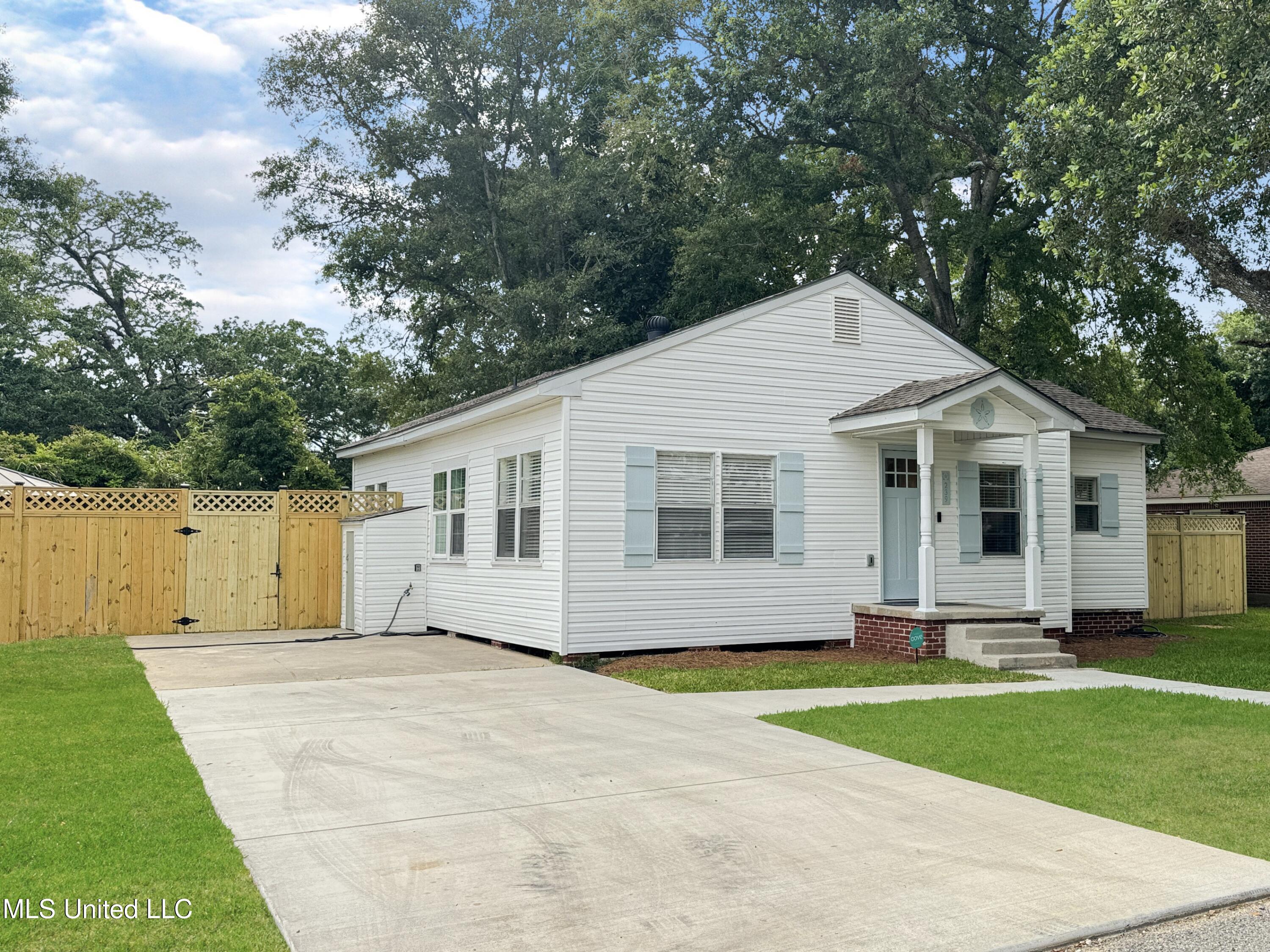239 Palmetto Lane, Gulfport, Mississippi image 2
