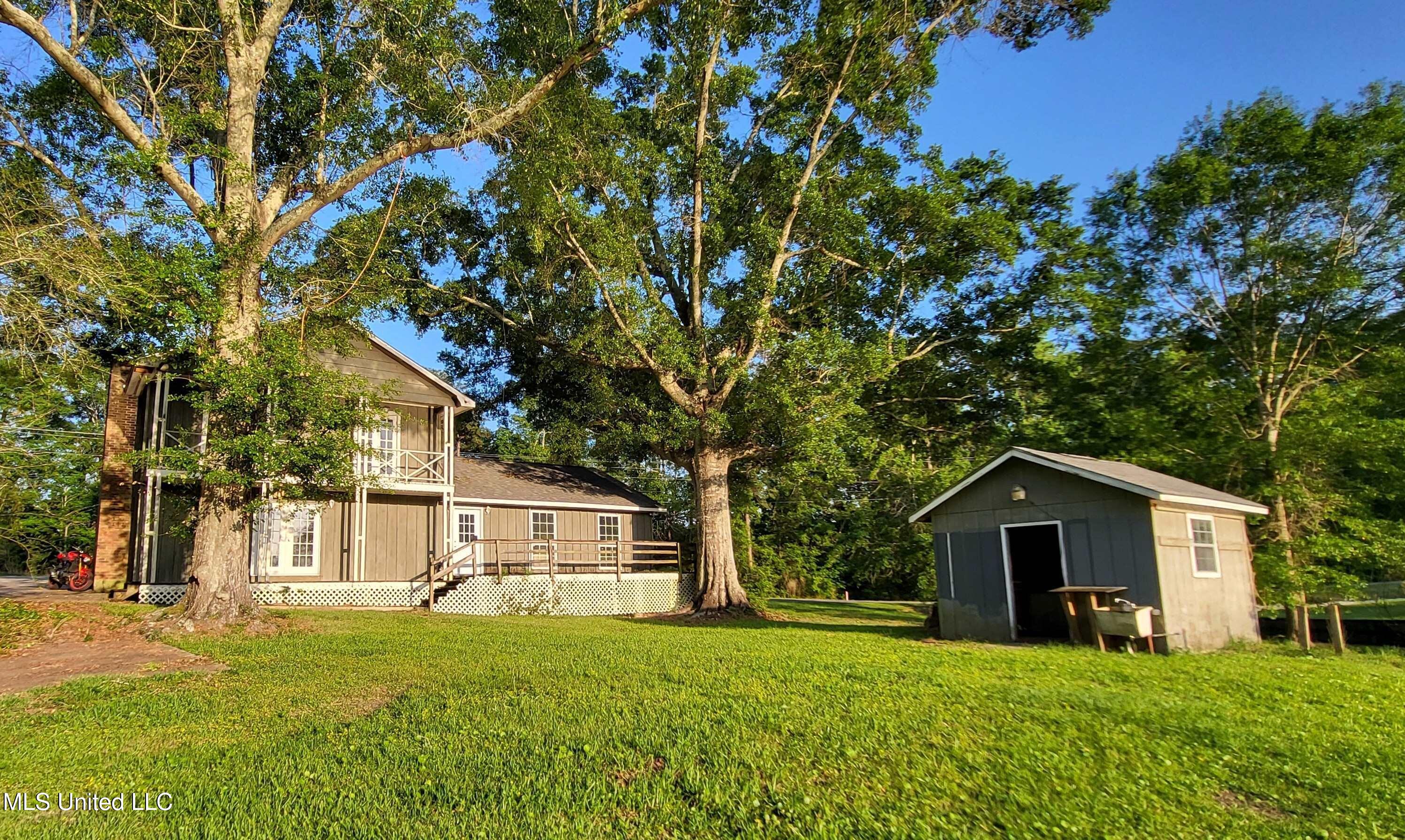 904 E Lakeshore Drive, Carriere, Mississippi image 2