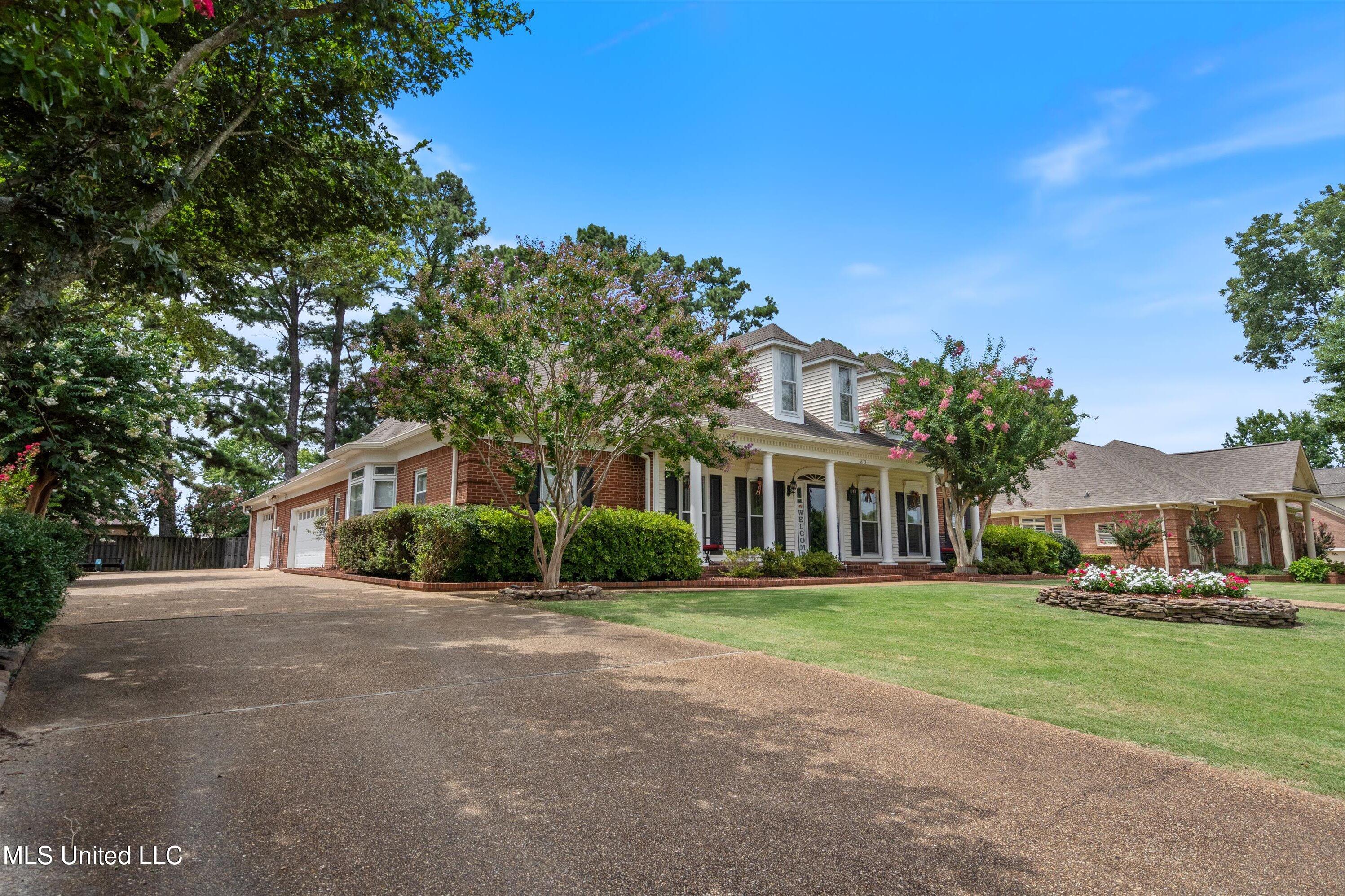 8173 Longwood Drive, Olive Branch, Mississippi image 2