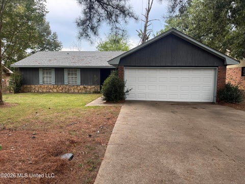 Homes For Sale - 173 Thousand Oaks Circle<br/> Jackson, MS 39212