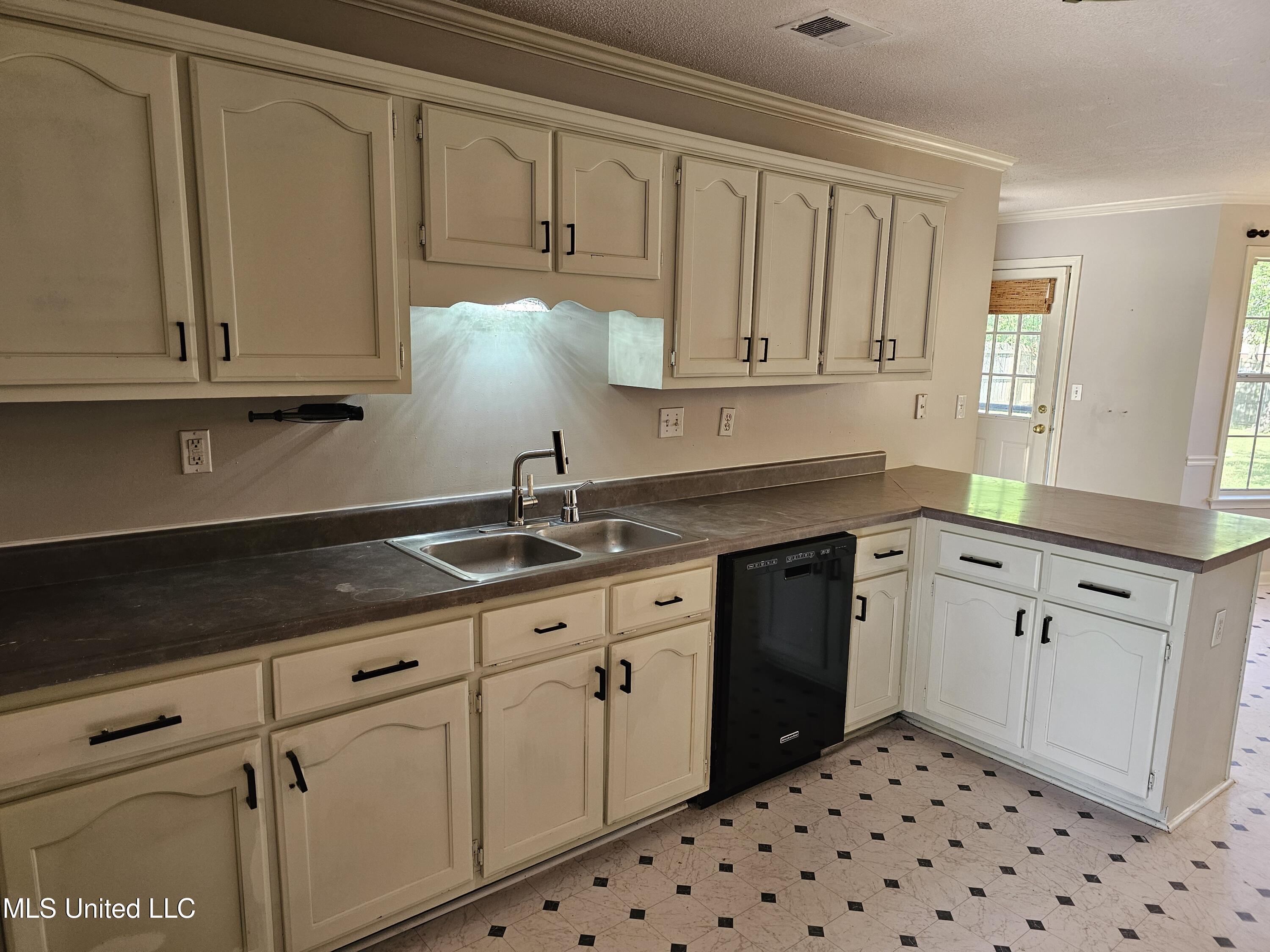 5746 Eagleston Drive, Olive Branch, Mississippi image 11