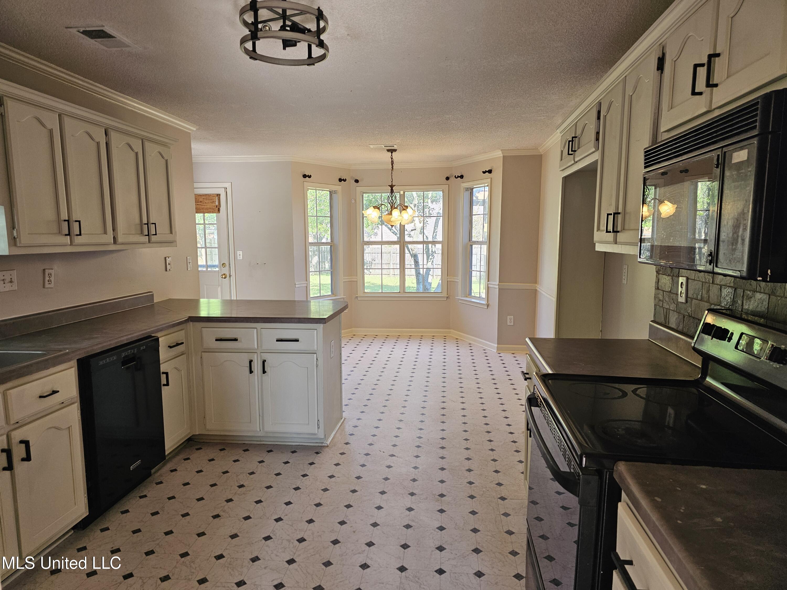 5746 Eagleston Drive, Olive Branch, Mississippi image 10
