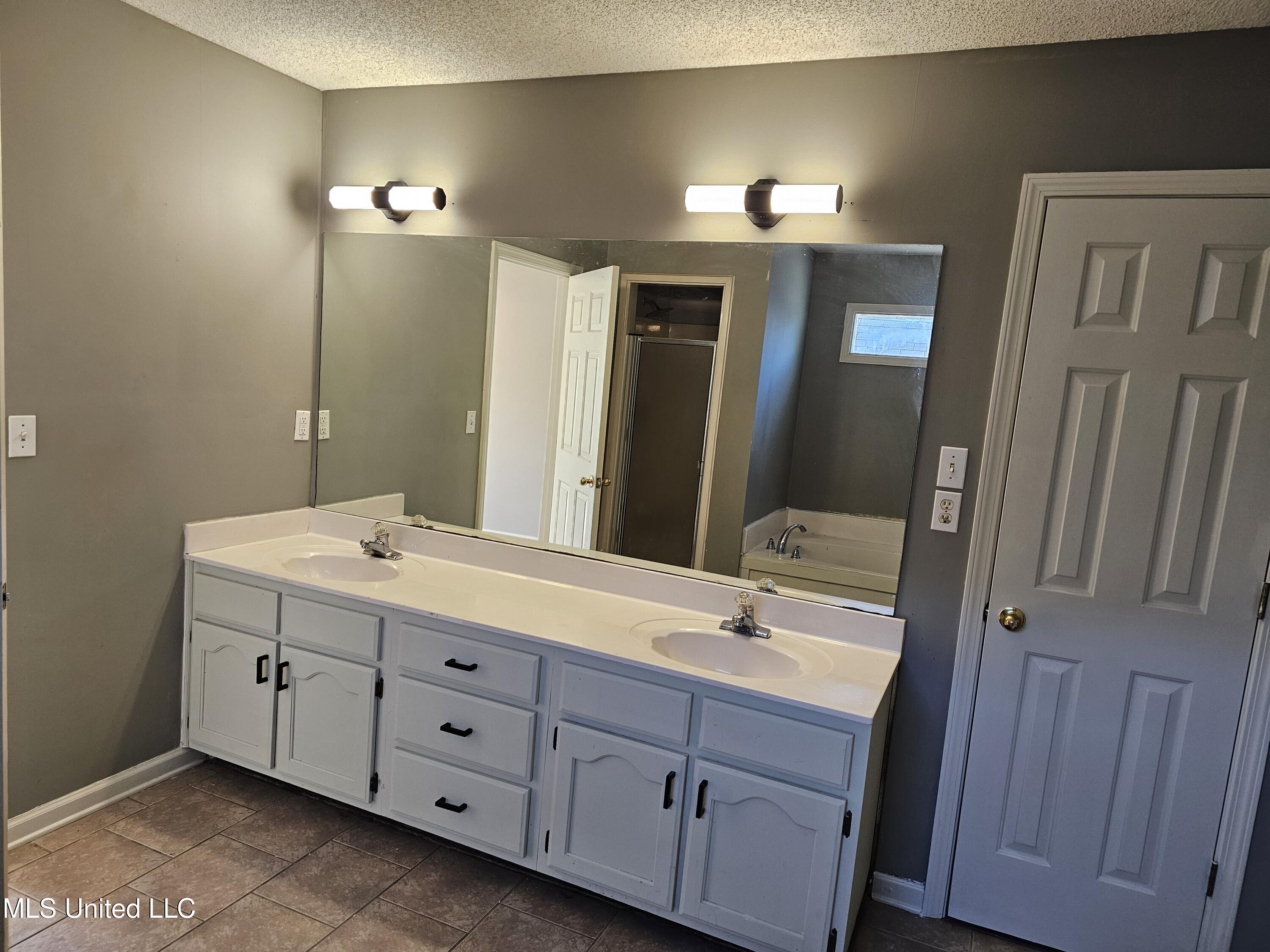 5746 Eagleston Drive, Olive Branch, Mississippi image 20