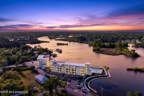 Condo For Sale - 1302 Magnolia Street<br/> Gulfport, MS 39507