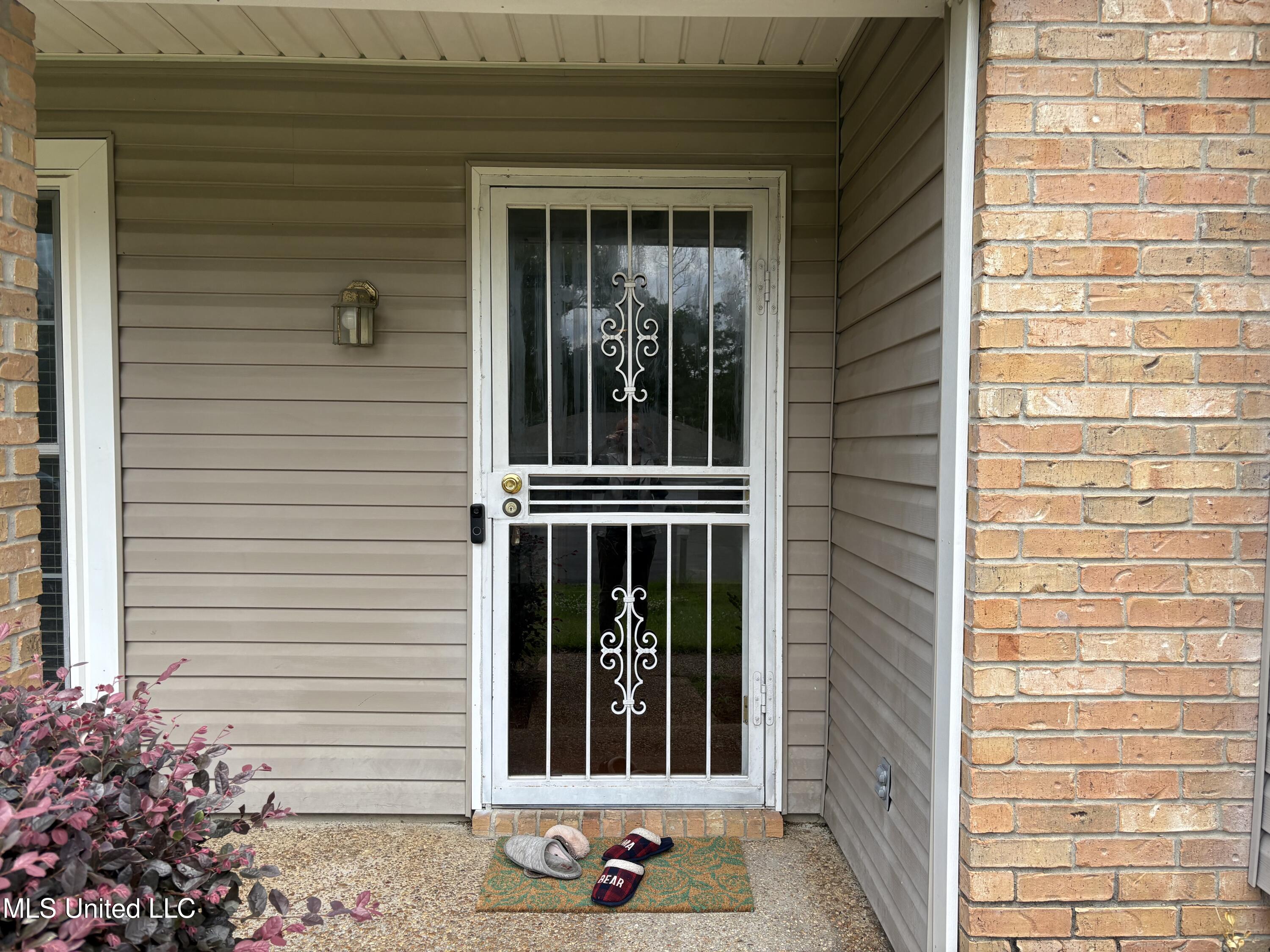 420 Vining Court, Byram, Mississippi image 3
