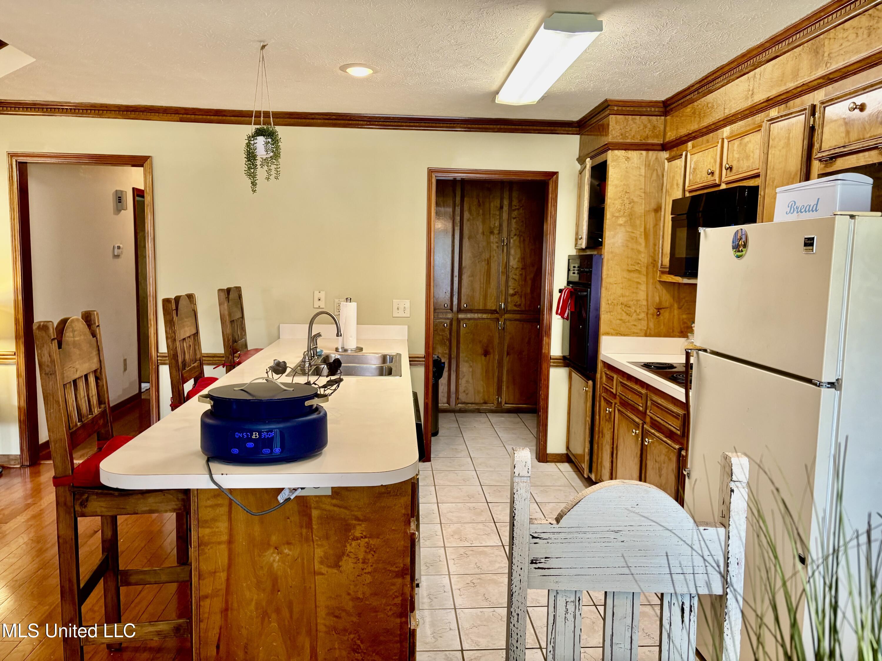 420 Vining Court, Byram, Mississippi image 9