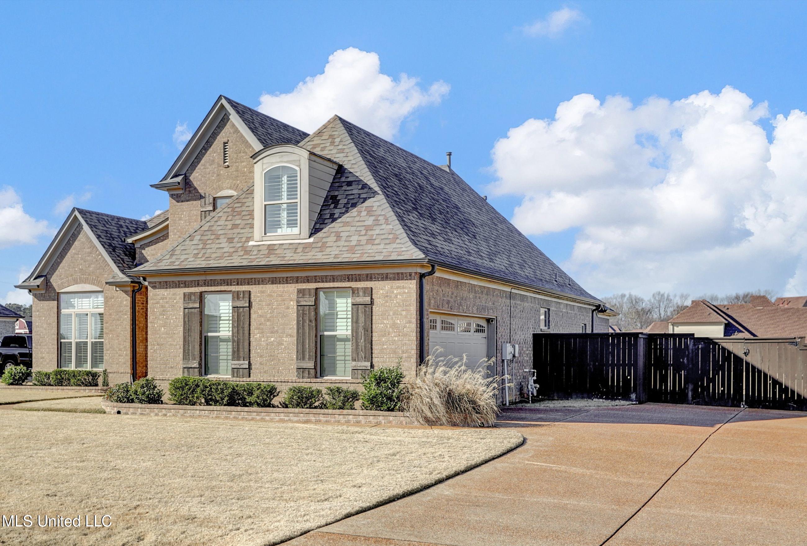 7741 Wisteria Drive, Olive Branch, Mississippi image 2