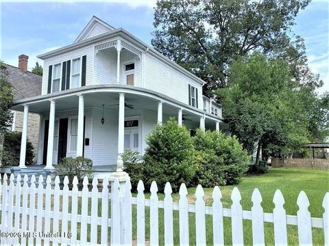 Homes For Sale - 107 Arlington Avenue<br/> Adams County, Natchez, MS 39120